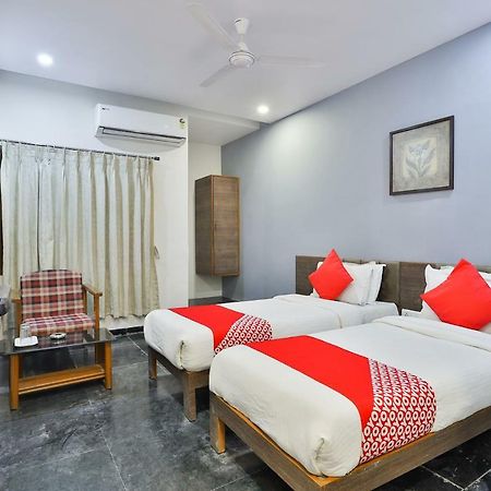 Hotel Chicago Ahmedabad Extérieur photo