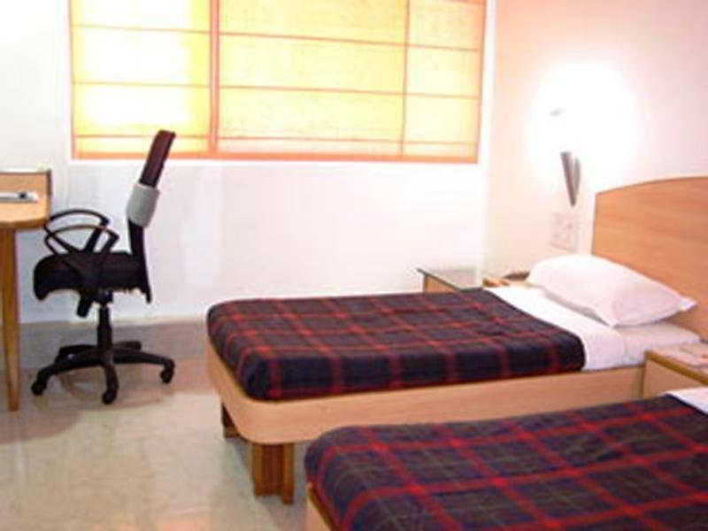 Hotel Chicago Ahmedabad Extérieur photo