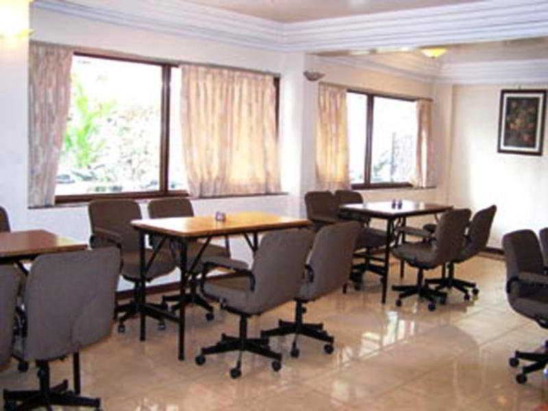 Hotel Chicago Ahmedabad Extérieur photo