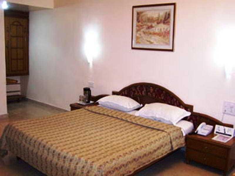 Hotel Chicago Ahmedabad Extérieur photo