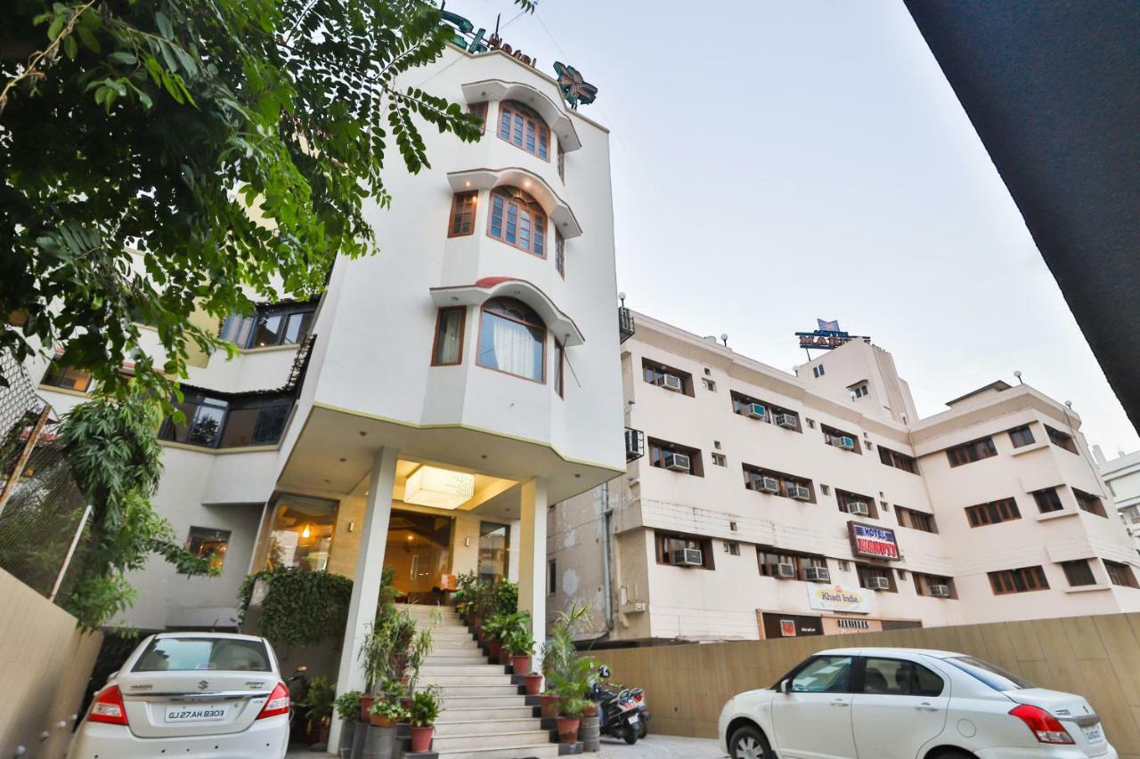 Hotel Chicago Ahmedabad Extérieur photo
