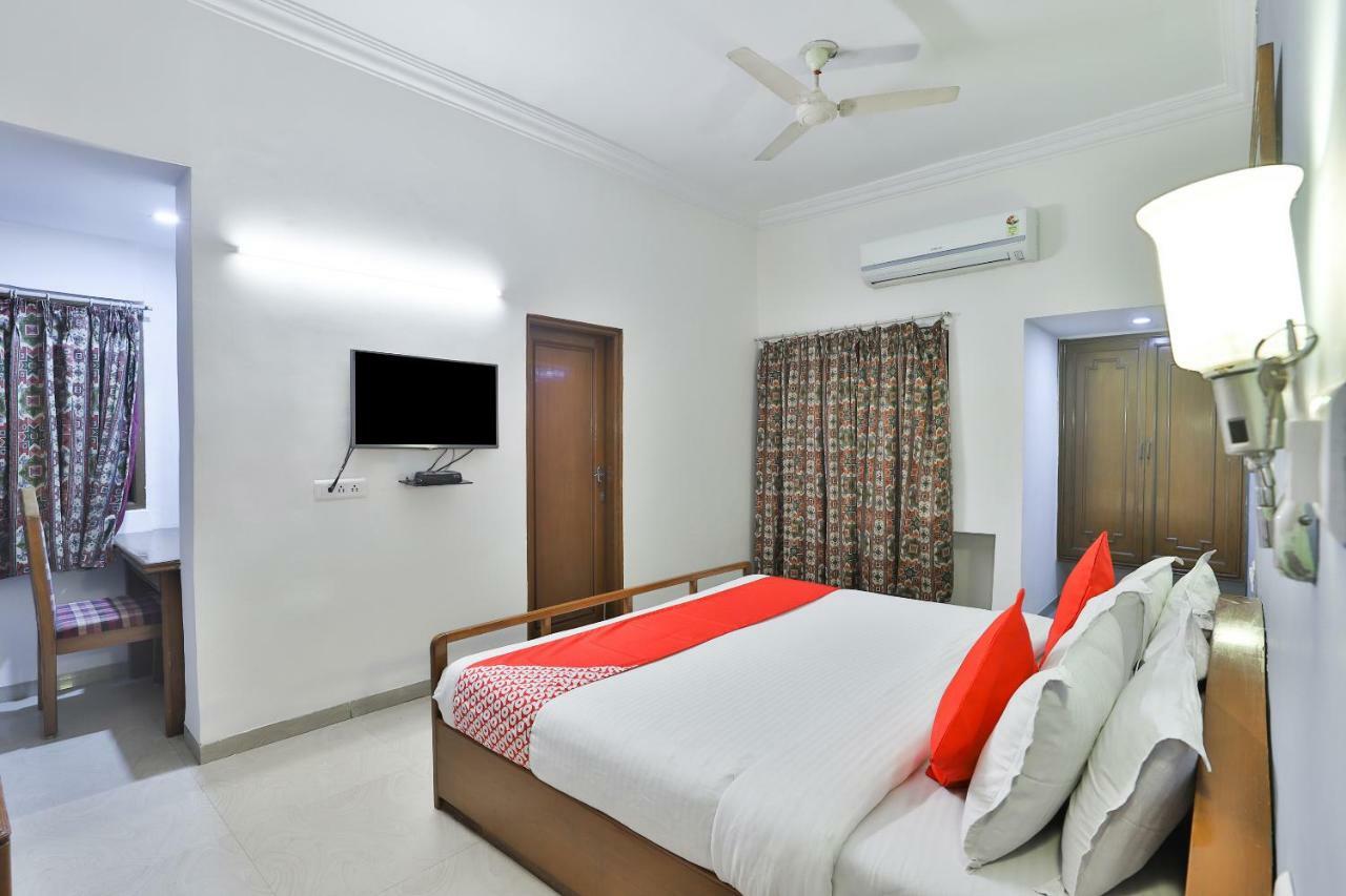 Hotel Chicago Ahmedabad Extérieur photo