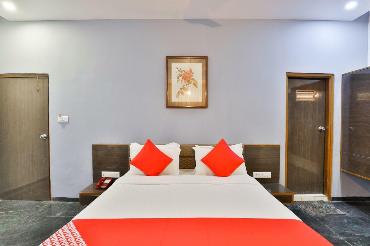 Hotel Chicago Ahmedabad Extérieur photo