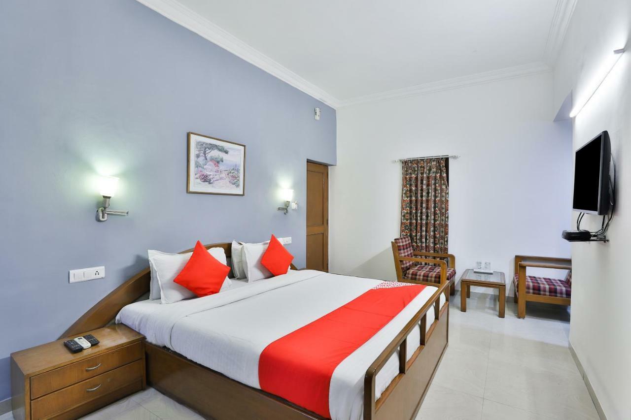 Hotel Chicago Ahmedabad Extérieur photo