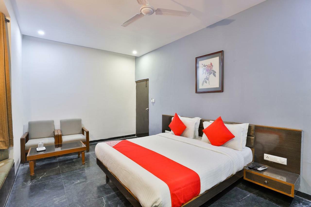 Hotel Chicago Ahmedabad Extérieur photo
