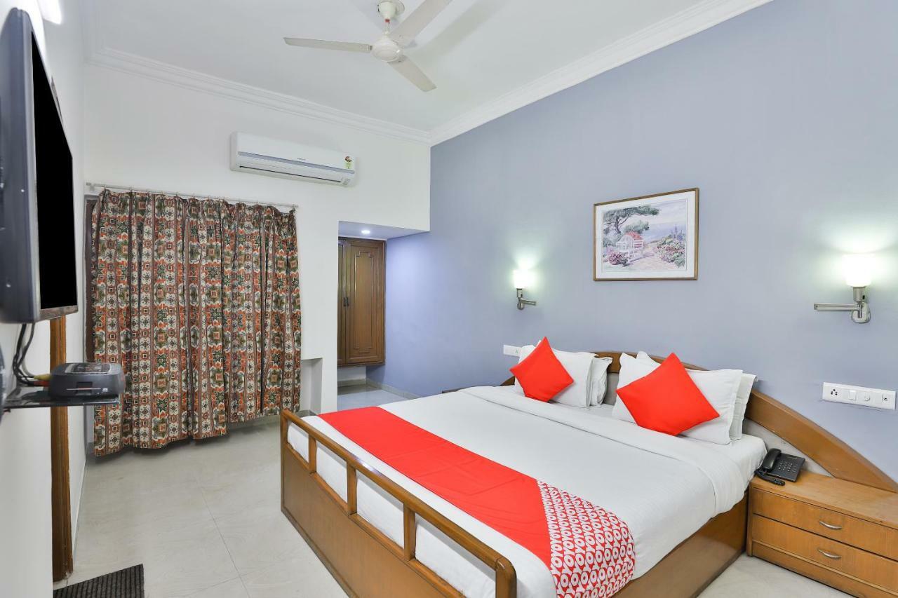 Hotel Chicago Ahmedabad Extérieur photo