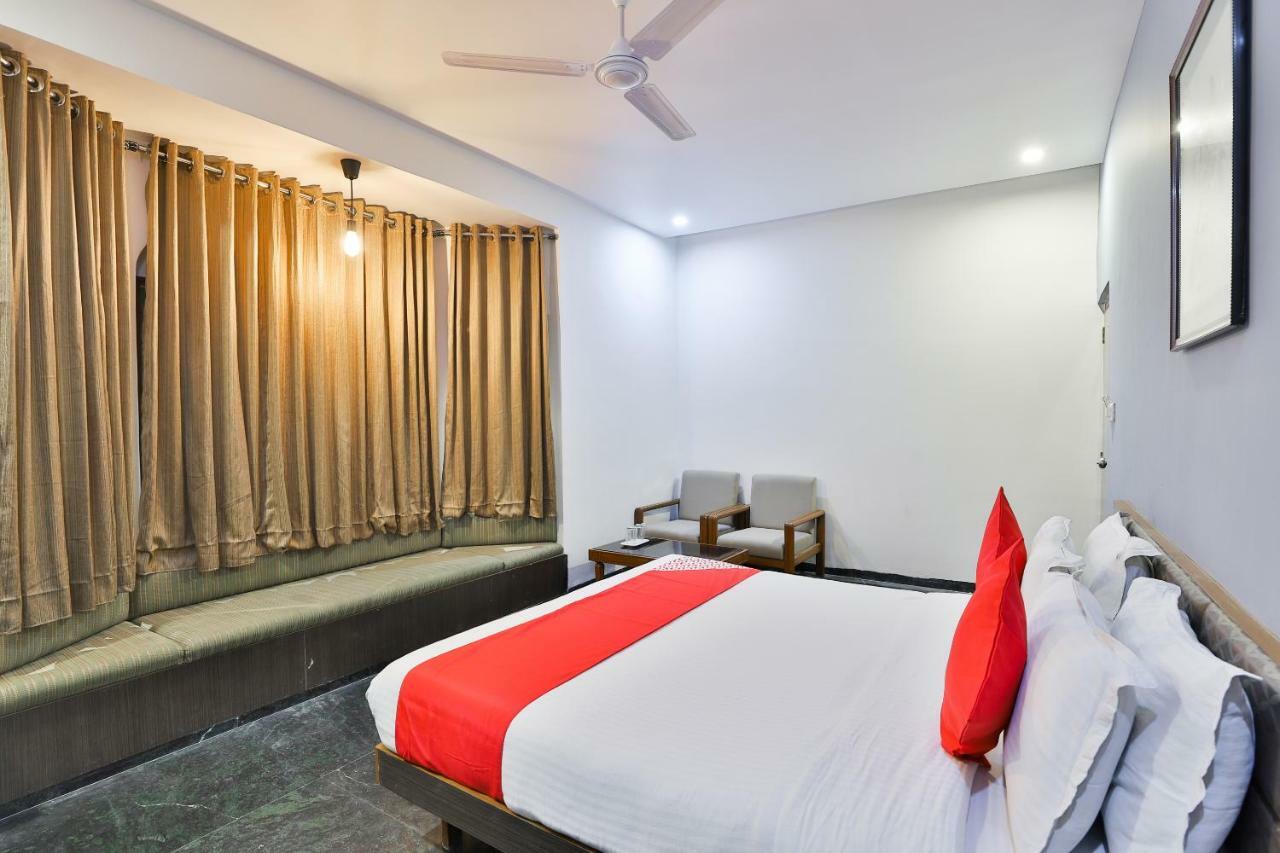 Hotel Chicago Ahmedabad Extérieur photo
