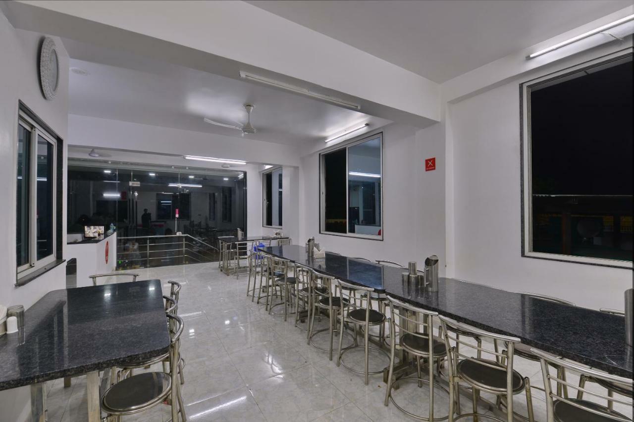 Hotel Chicago Ahmedabad Extérieur photo