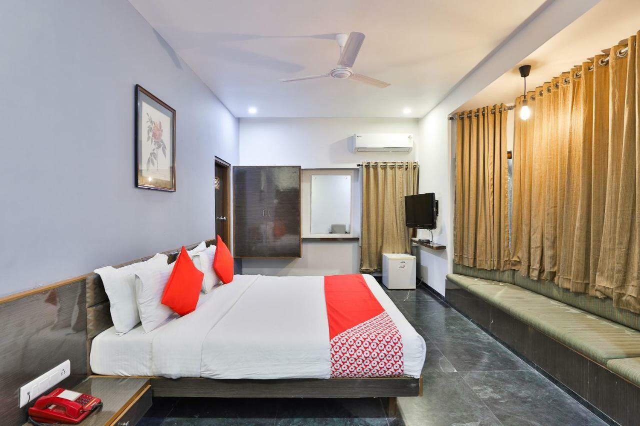 Hotel Chicago Ahmedabad Extérieur photo