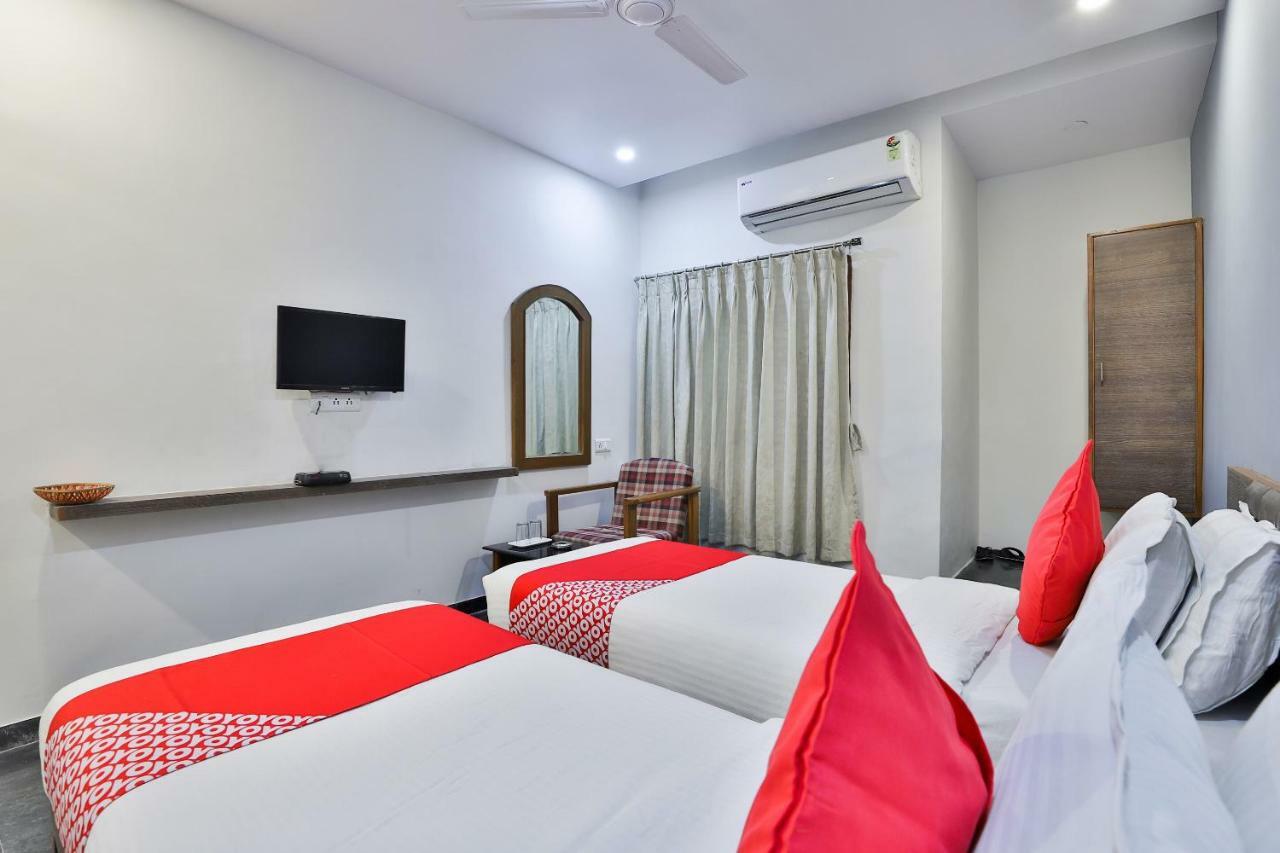 Hotel Chicago Ahmedabad Extérieur photo