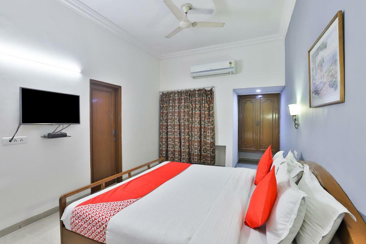 Hotel Chicago Ahmedabad Extérieur photo