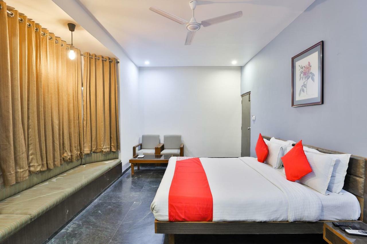 Hotel Chicago Ahmedabad Extérieur photo