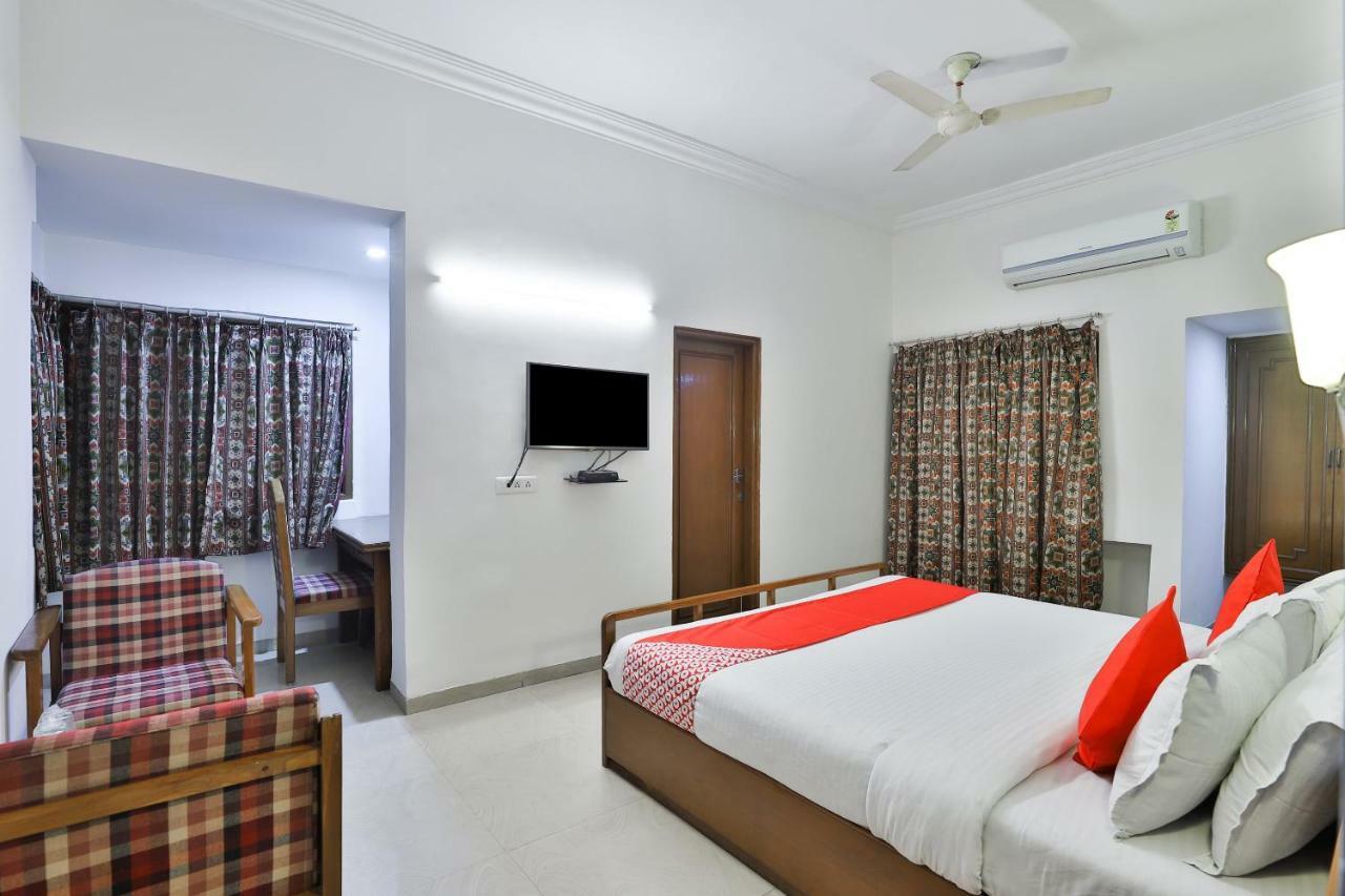 Hotel Chicago Ahmedabad Extérieur photo