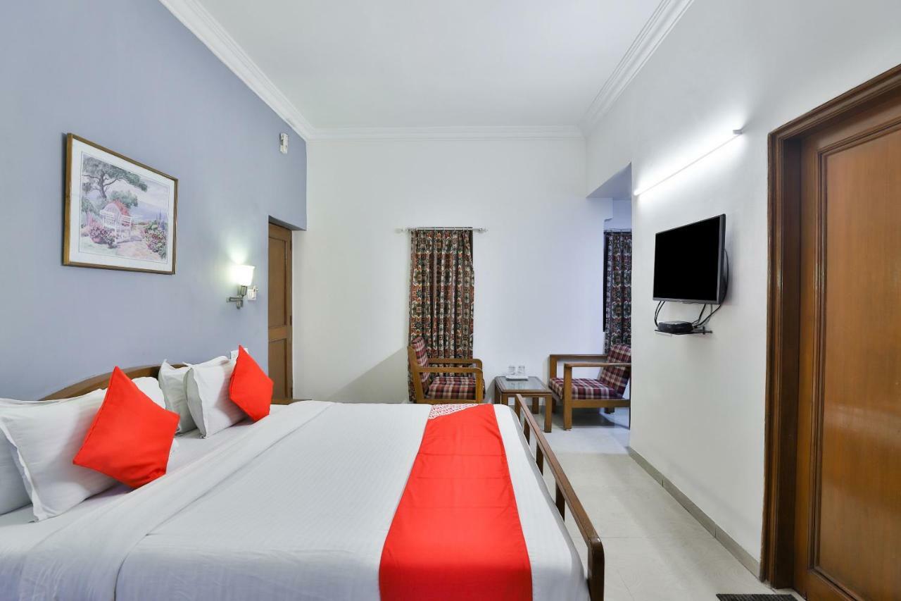 Hotel Chicago Ahmedabad Extérieur photo
