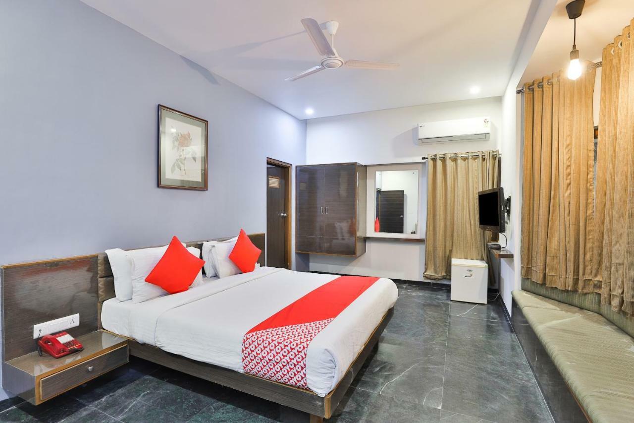 Hotel Chicago Ahmedabad Extérieur photo