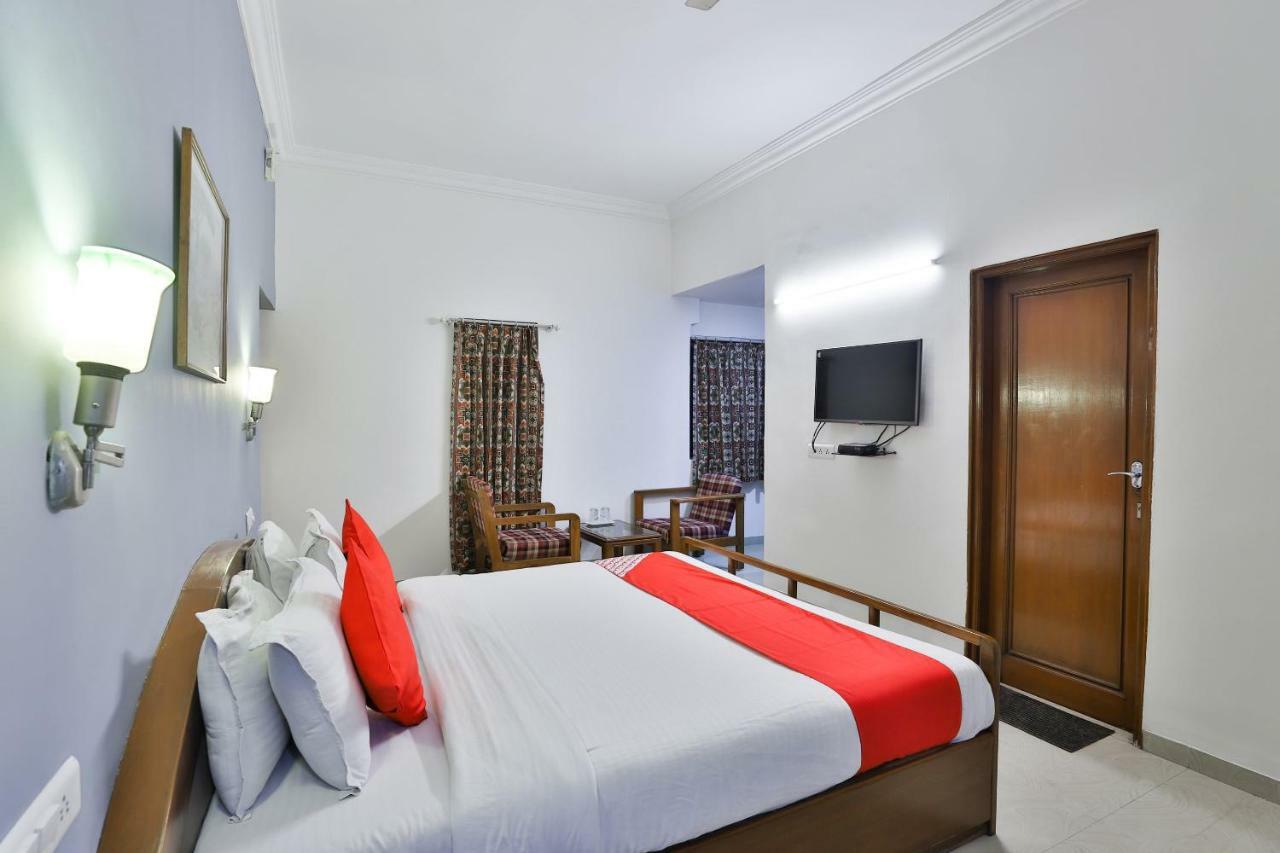 Hotel Chicago Ahmedabad Extérieur photo