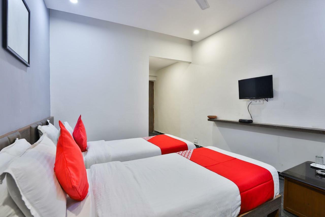 Hotel Chicago Ahmedabad Extérieur photo