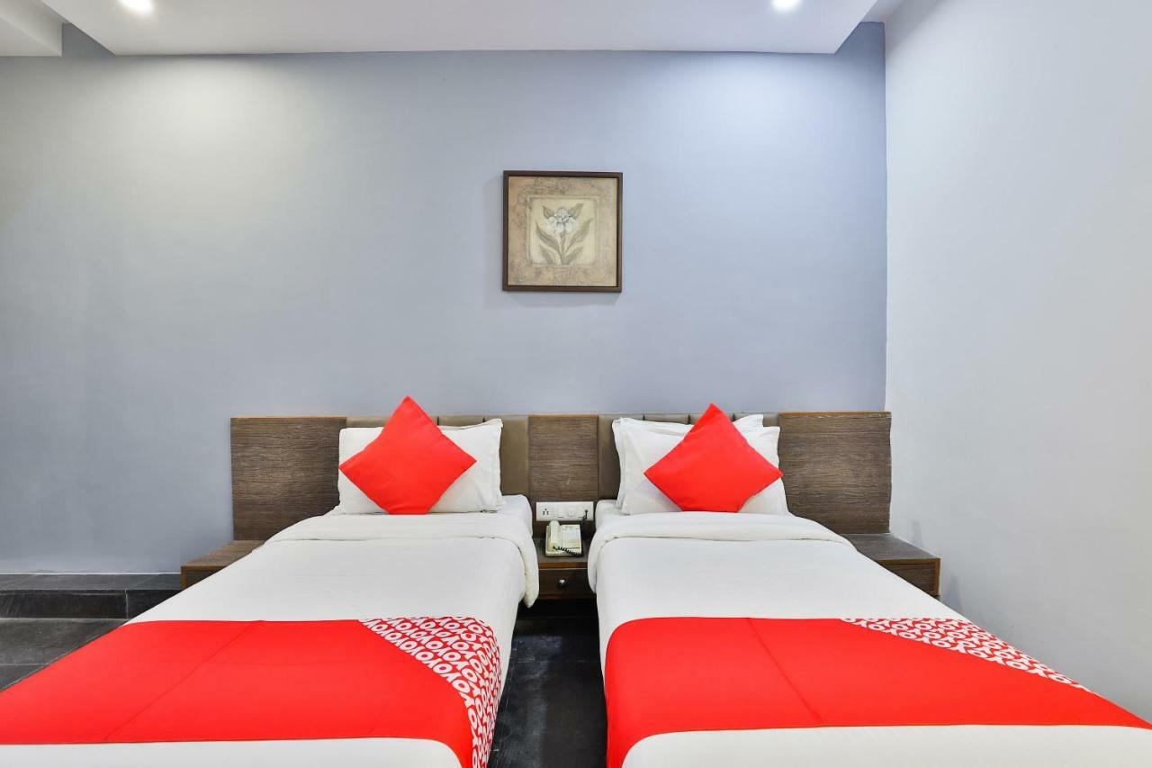 Hotel Chicago Ahmedabad Extérieur photo